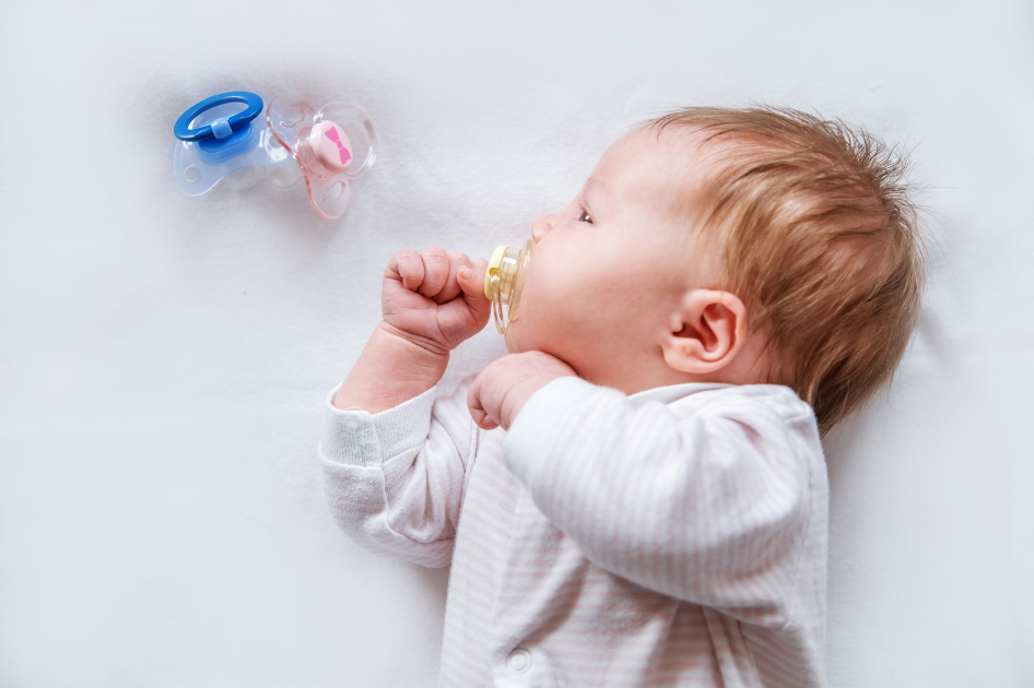 おしゃぶりで寝かしつけても大丈夫?