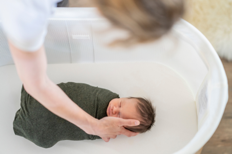 赤ちゃん寝かしつけ改善のコツとは?月齢別の効果的な方法