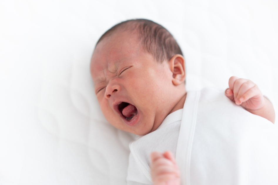 赤ちゃんが抱っこじゃないと寝ない理由とは?新生児~3ヶ月の寝かしつけNG行動をご紹介