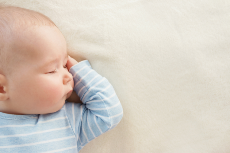 【月齢・年齢別】赤ちゃん・子どもの睡眠時間の目安とは?
