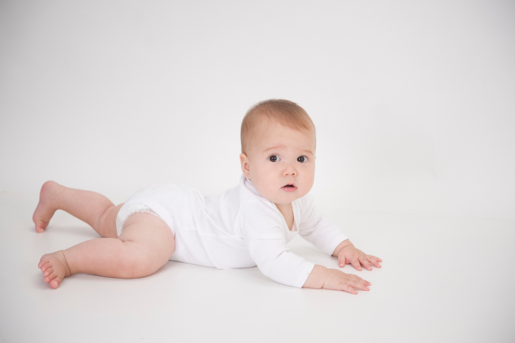 暑い日や雨の日でもぐっすり!赤ちゃんの睡眠をサポートする室内遊び