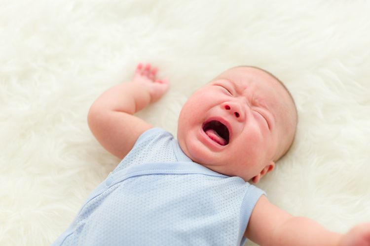 赤ちゃんが夜中に泣くのはなぜ？理由がわからないときの5つの対処法