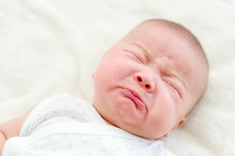 赤ちゃんが泣いたらどうする？夜泣きの対処法
