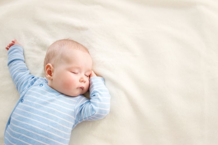 夕寝はいつまで？お昼寝の移行時期の進め方と睡眠リズムの整え方