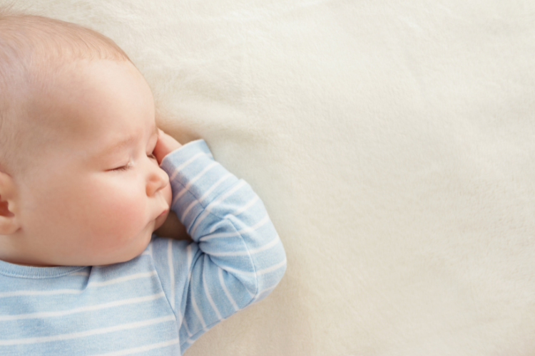 【月齢・年齢別】赤ちゃん・子どもの睡眠時間の目安とは？